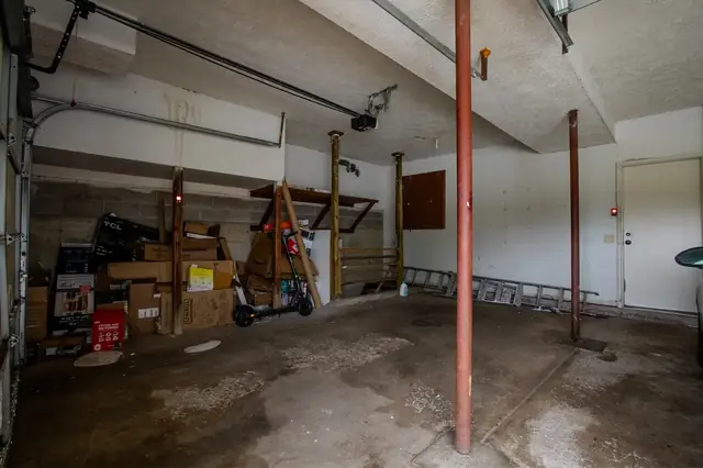 Attached garage, 1522 Burcham Dr, East Lansing student rental