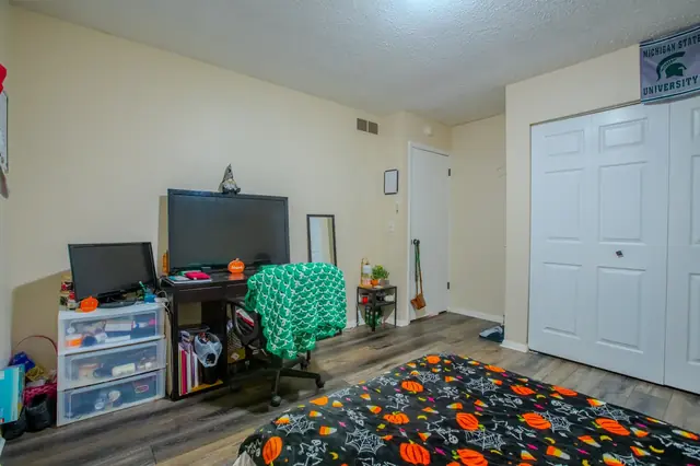 Bedroom two, closet, 1522 Burcham Dr, East Lansing student rental