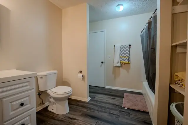 Full bathroom, 1522 Burcham Dr, East Lansing student rental
