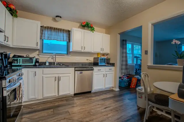 Kitchen, new appliances, 1522 Burcham Dr, East Lansing student rental