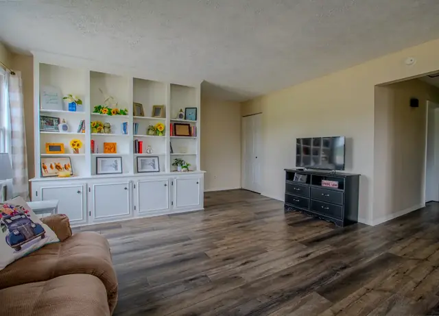 Living room, built in shelves, 1522 Burcham Dr, East Lansing student rental