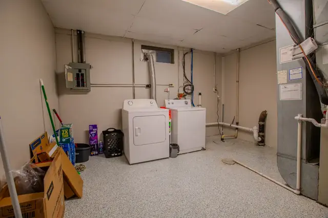 In unit laundry, 1524 Burcham Dr, East Lansing student rental