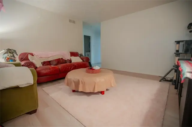 Living room, 1524 Burcham Dr, East Lansing student rental
