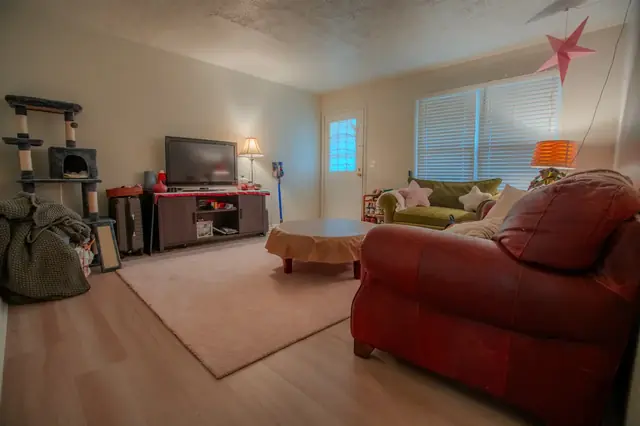 Living room, 1524 Burcham Dr, East Lansing student rental