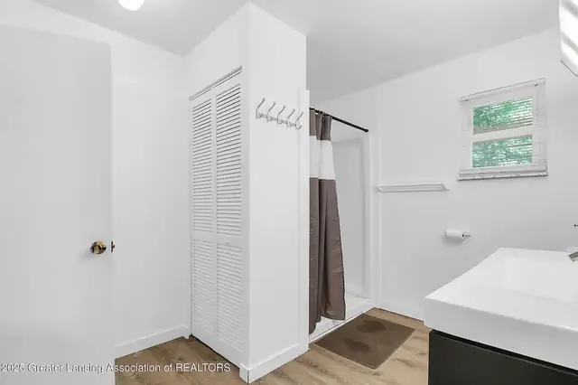 Bathroom, 1542 Ann Street, East Lansing student rental