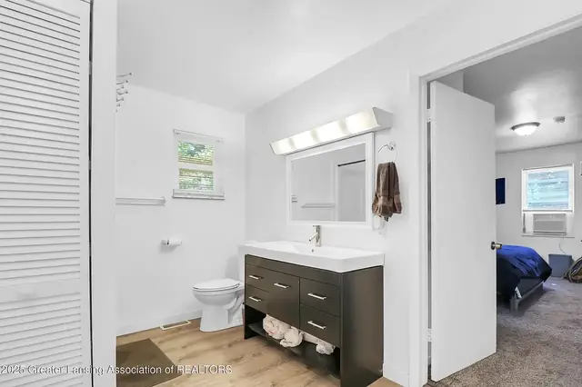 Bathroom, 1542 Ann Street, East Lansing student rental