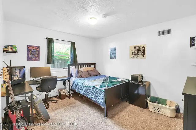 Bedroom, 1542 Ann Street, East Lansing student rental