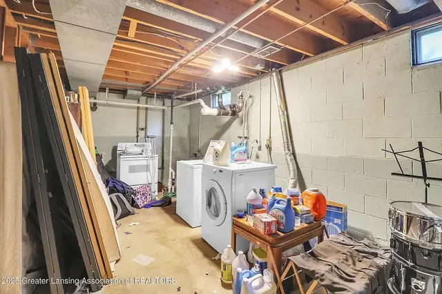 In unit laundry, 1542 Ann Street, East Lansing student rental