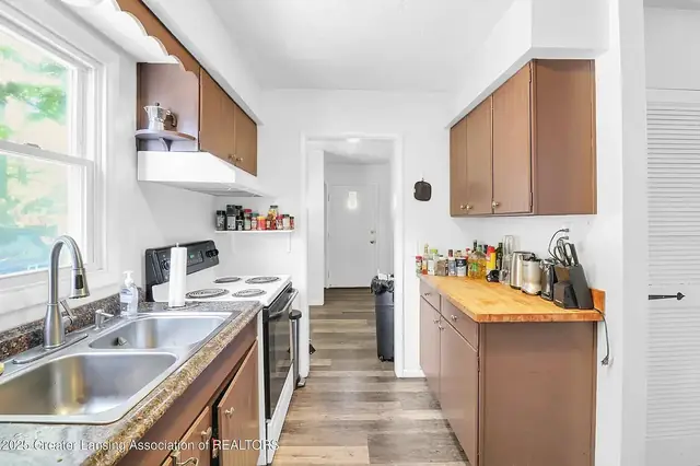 Kitchen, 1542 Ann Street, East Lansing student rental
