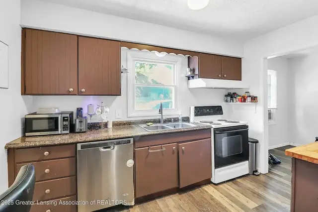 Kitchen, 1542 Ann Street, East Lansing student rental