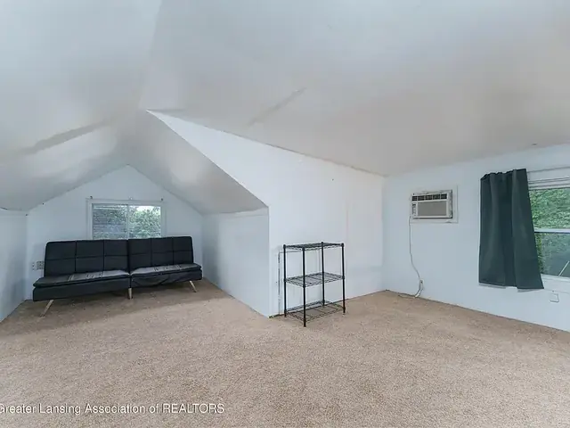 Attic bonus room, 646 N Hagadorn, East Lansing student rental