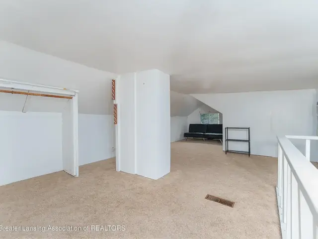 Attic loft, 646 N Hagadorn, East Lansing student rental