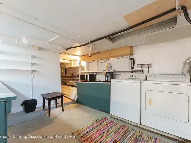 In unit laundry, 646 N Hagadorn, East Lansing student rental