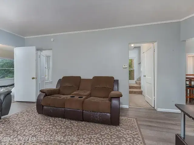 Living room, 646 N Hagadorn, East Lansing student rental