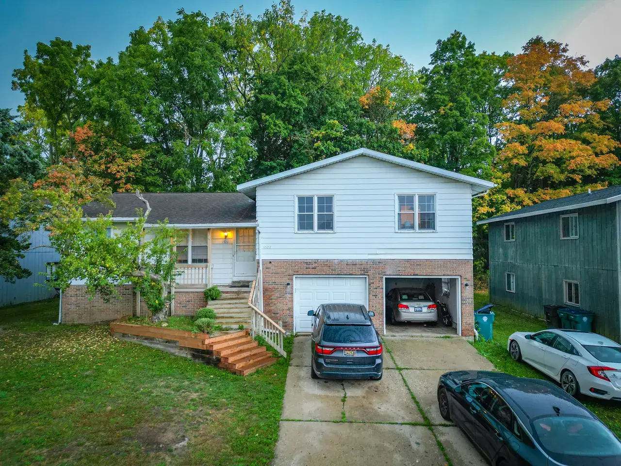 1522 Burcham Dr in East Lansing, MI